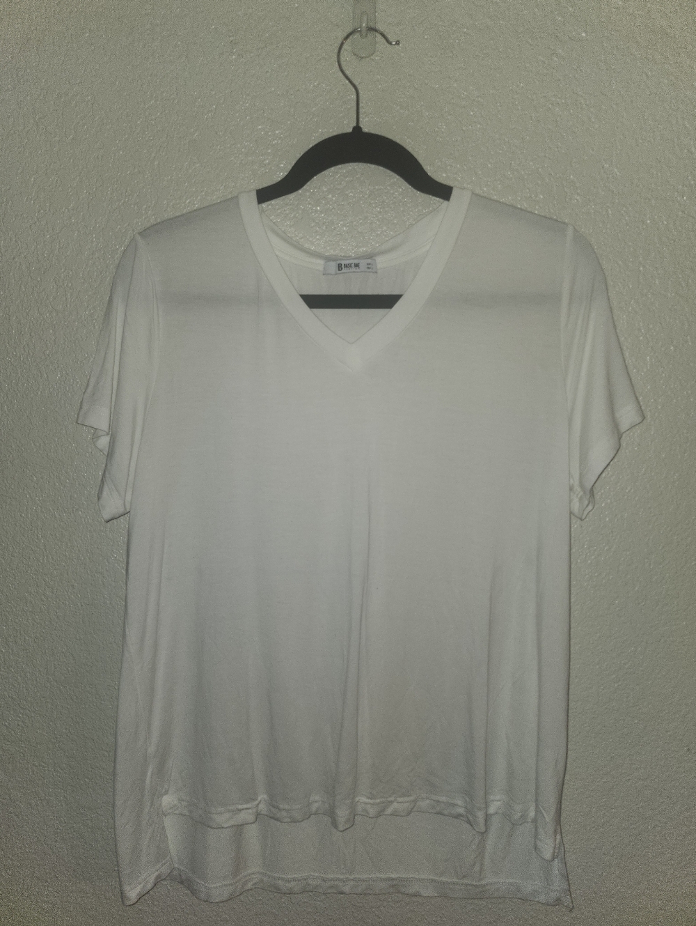 🤍NWOT Basic Bae "95% Bamboo🎋 5% Spandex V-Neck High-Low T-Shirt" White🤍 Large - Picture 5 of 11